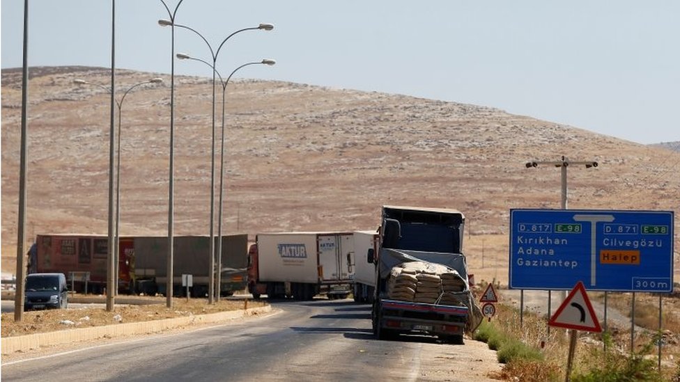 Trucks at Turkey-Syria crossing (file photo)