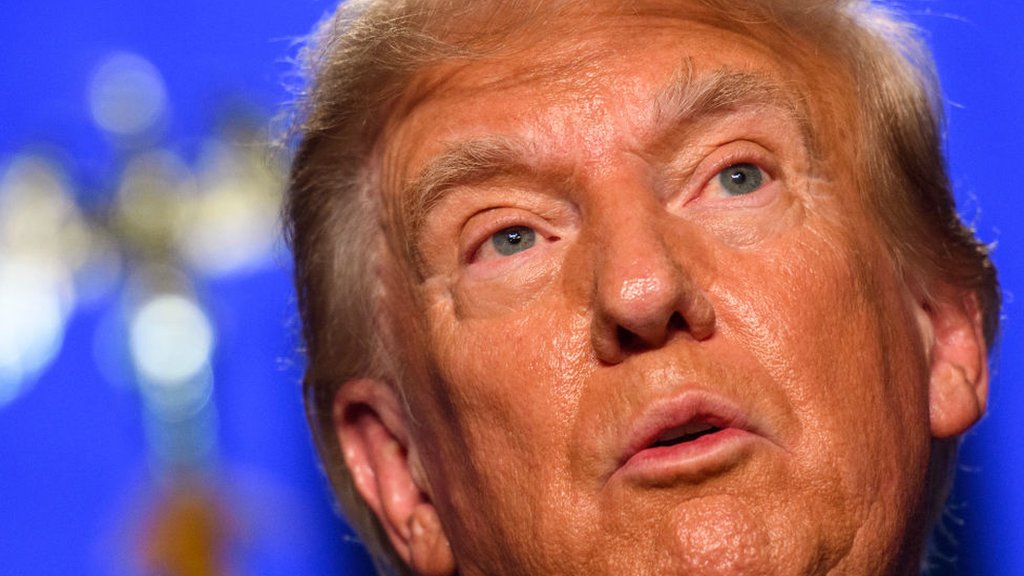 ボブマイザーの写真集トランプ 石破首相が受け取った贈り物はトランプ氏「写真集」…直筆署名と