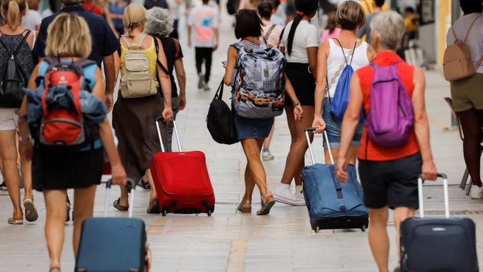 Spain lifts final Covid rules for UK travellers
