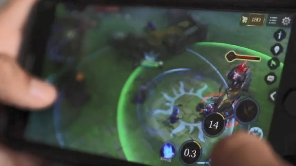 Zelenogradda ayol qollari bilan erotik massaj