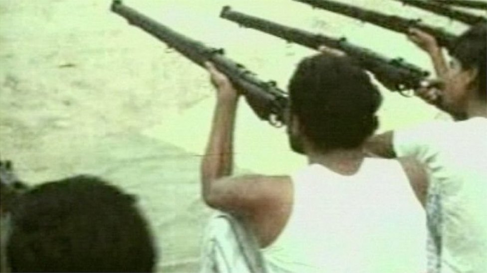 Cherkasida bir kecha-kunduzlik Joja porno videoda sikni korib onanizm qiladi.