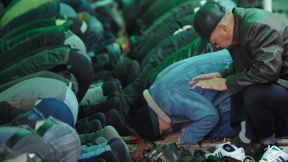 Ikki svinger juftligining uchrashuvi (haqiqiy rus pornosi) Rus talaba porno ikki penetrasyon