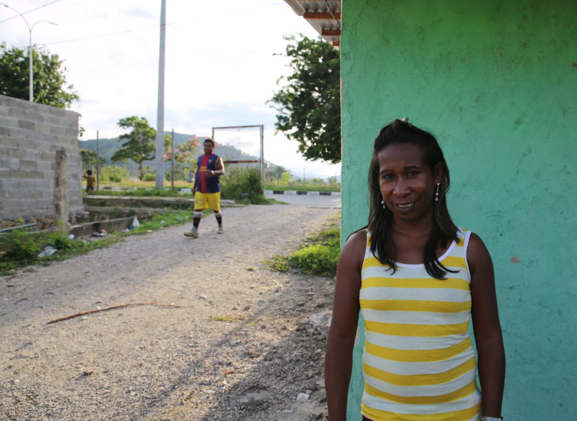 Lesbiyan dugonasining kirli külotlarini hidlaydi