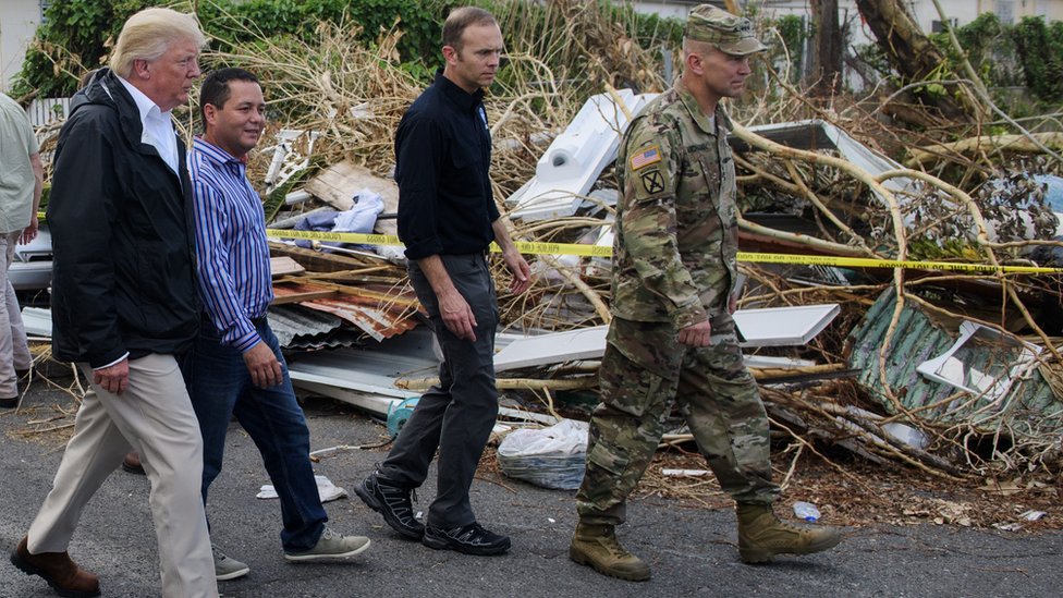 Trump visitó Puerto Rico tras las críticas por la lenta respuesta del gobierno federal. Donald Trump en Puerto Rico.