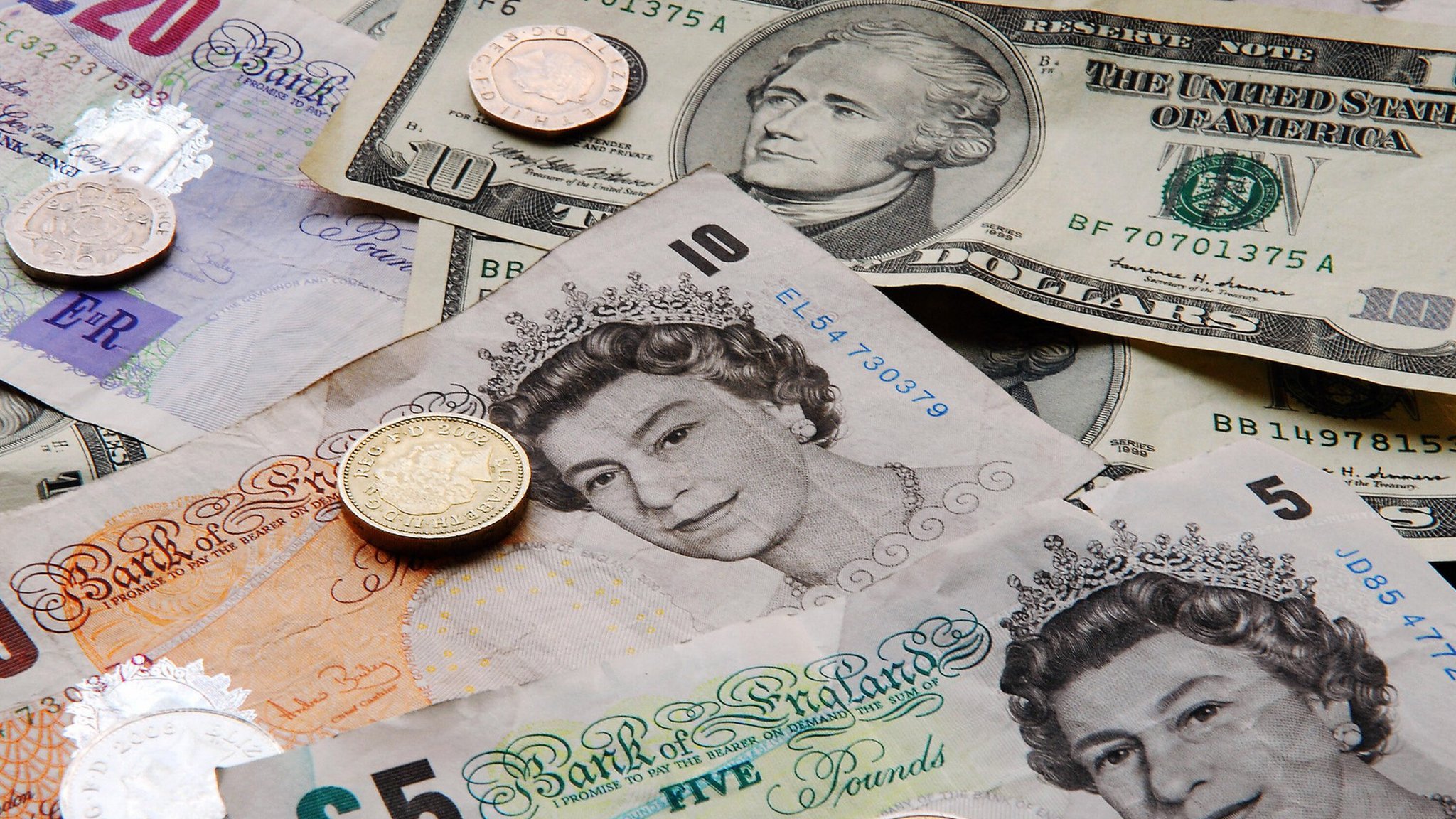 通貨ポンドがアジア市場で下落 対ドルで31年ぶり安値 - BBCニュース