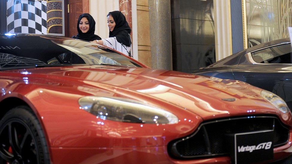 從2018年6月開始沙特女性可以駕車了。