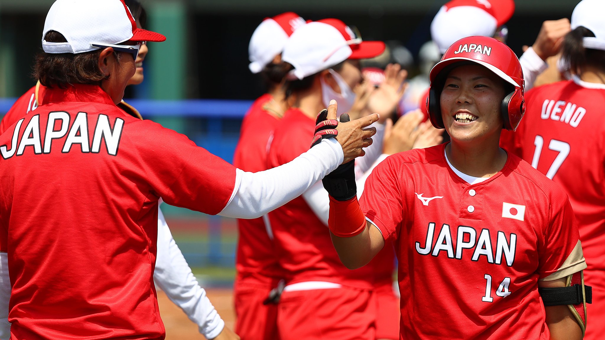 東京五輪】 日本最初の金メダル、柔道の高藤 渡名喜も銀 - BBCニュース