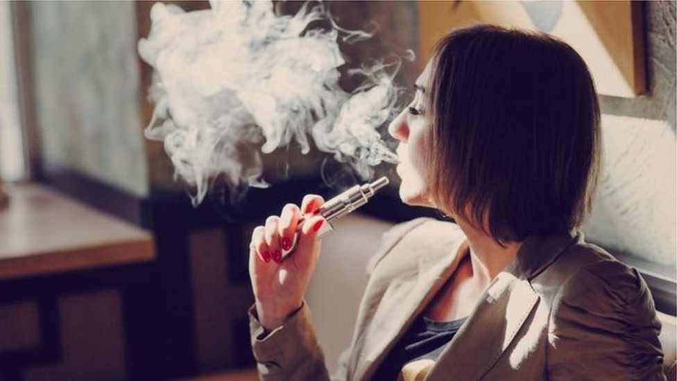 Qizlar kiyinish xonasida