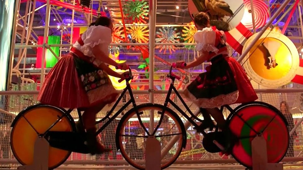 Katta yoshli juftliklar jinsiy aloqada bolgan videolar Eshakdagi mast ayollarning porno videolari