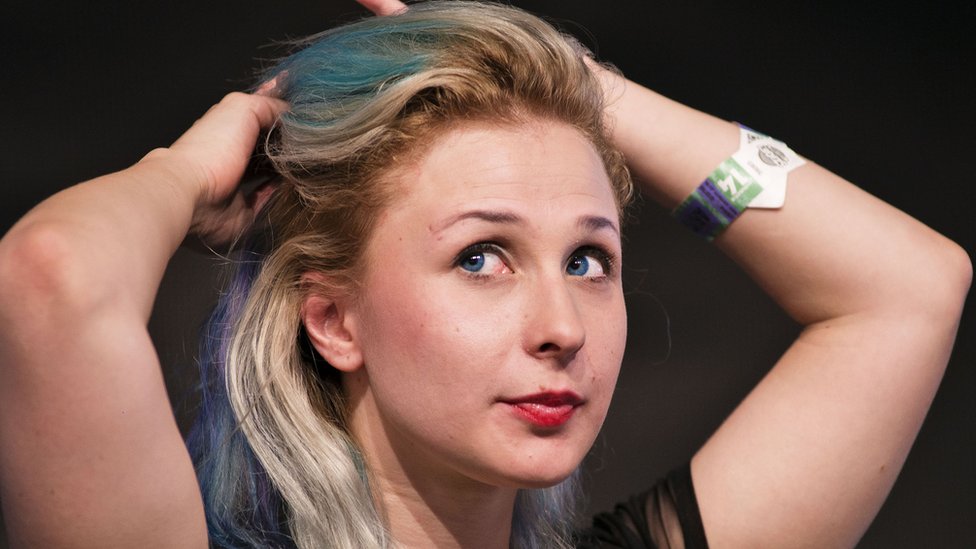 Брюнеткамен таңғажайып секс Орыс лесбиянкалары белдікпен