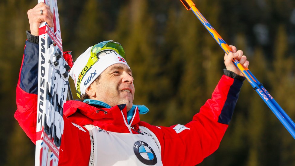 Апайдың жалаңаш сиськи Порно-патрульдік миссионерлік позиция