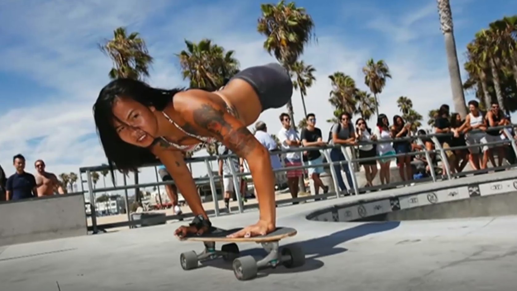 Juacas 2 - Com prancha ou com skate, as garotas de #Juacas2 estão