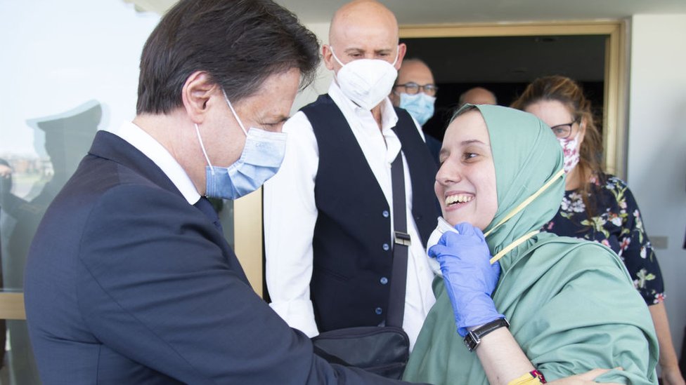 Seksi dumaloq eshak porno onlayn Porno haqida stajyorlar seriyasi