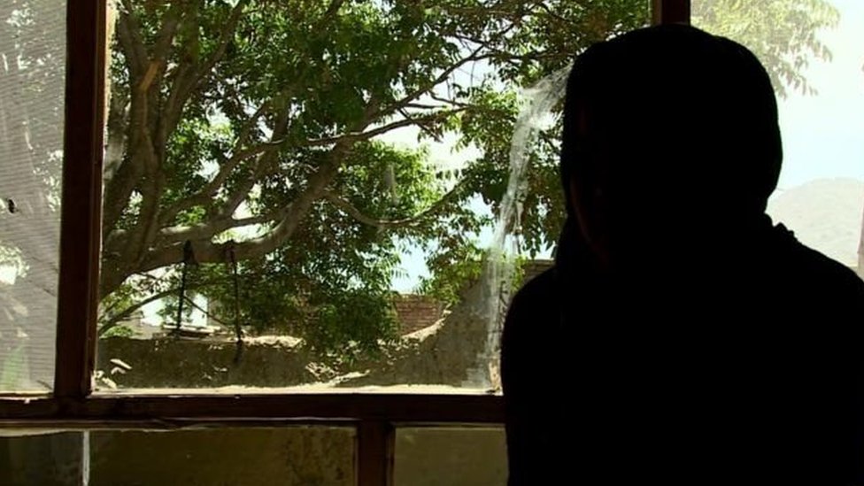 Mushuk bilan super yalangoch jojalar Chechen porno saytlar