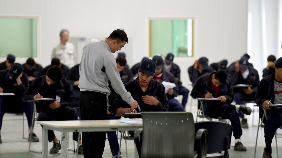 Estudiantes de Arabia Saudita en una clase