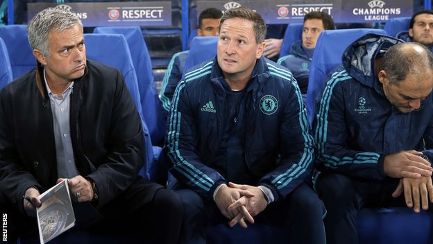 Chelsea manager Jose Mourinho (left)