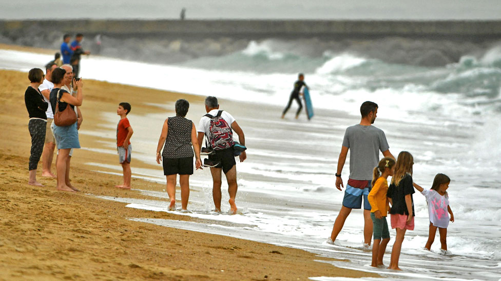 Unusually warm weather for France and Spain