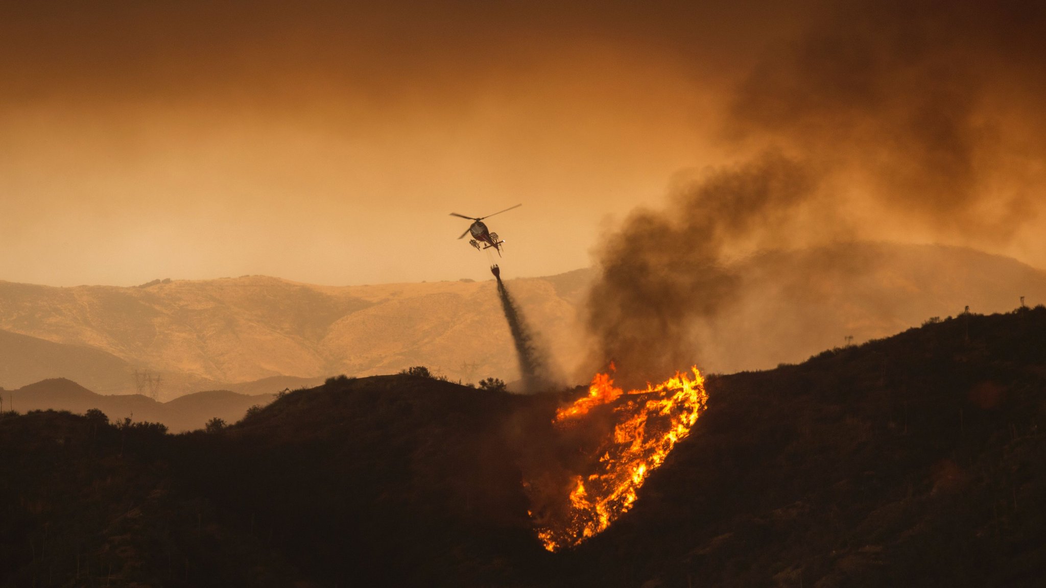 Wildfires Cause Hundreds To Flee Their Homes In California Cbbc Newsround