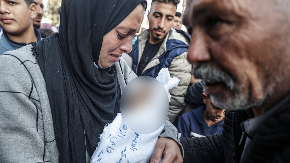 死を偽装している」との誤った主張、イスラエル・ガザ戦争で急増 和平