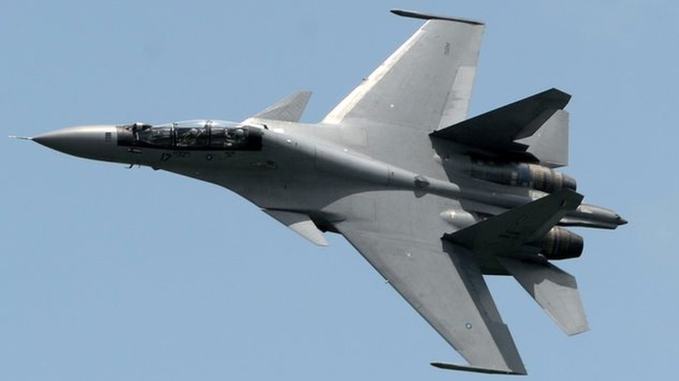 中国戦闘機、東シナ海上空で米軍機に接近 - BBCニュース