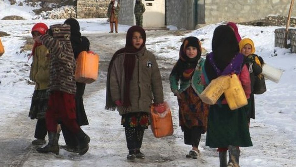Taliban to set new rules on women's aid work, UN says