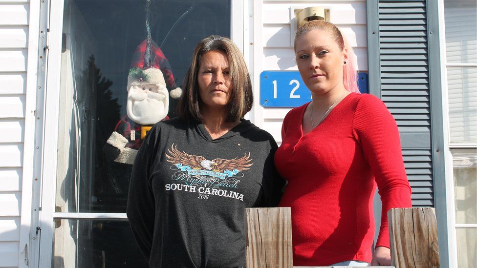 Imagen de Samantha Oxendinea y su madre.