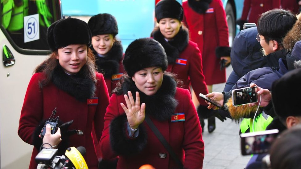 Animadoras norcoreanas, a su llegada a Pyeongchang.