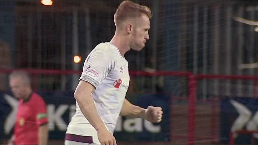 Highlights: Dundee 0-3 Hearts - Premiership leaders stretch advantage
