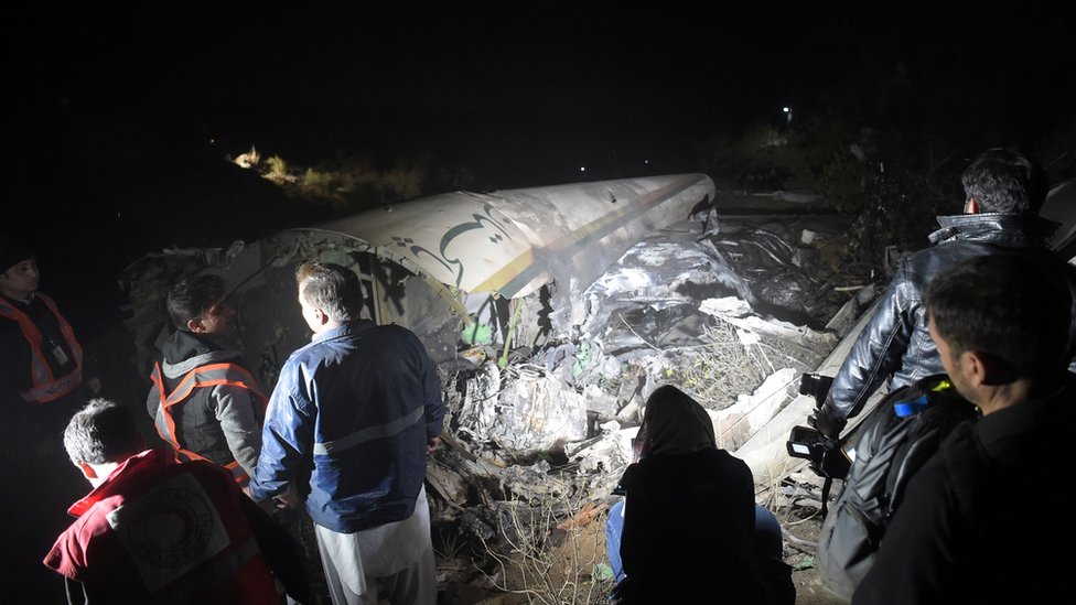 パキスタン航空機墜落、乗員乗客全員死亡 人気歌手も - BBCニュース