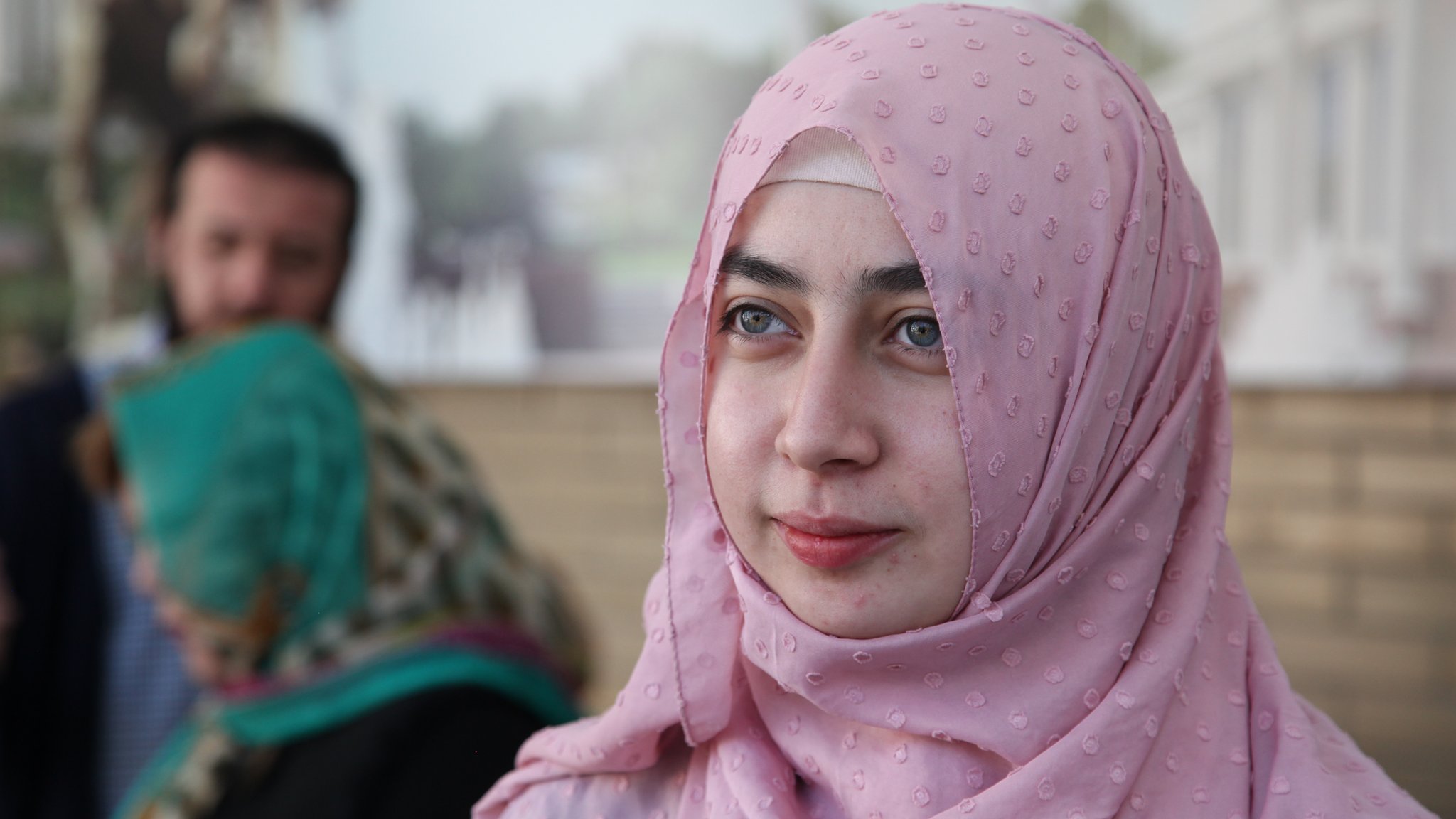 Холли Свиттің порно видеолары Жалаңаш қызыл шашты және қысқа шашты ұзын аяқты