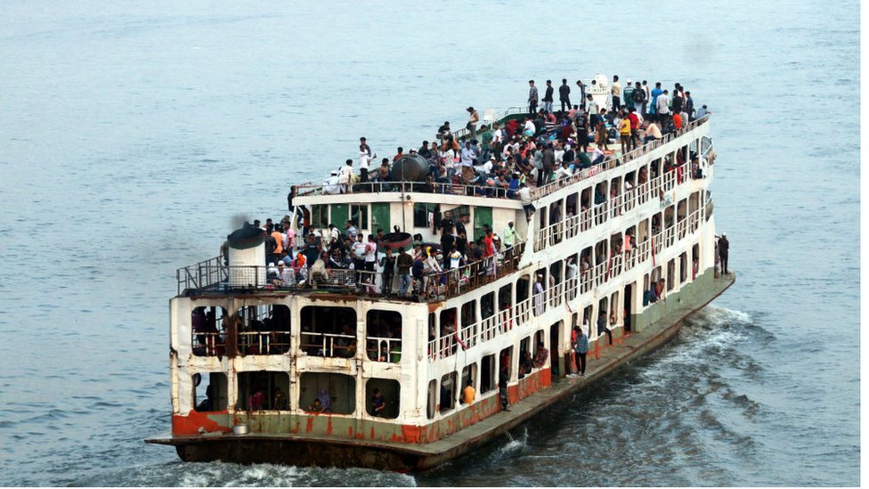 Uyda yalangoch forumda yurish