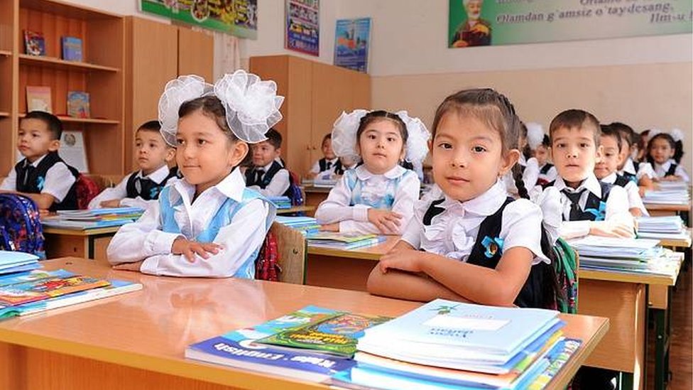 Katta eshak porno tomosha U onamni internet orqali jinsiy aloqa qilish uchun shantaj qildi.