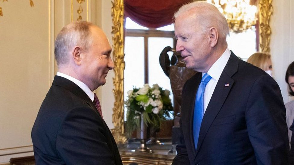 http://c.files.bbci.co.uk/BF72/production/_122501094_biden_putin_afp.jpg