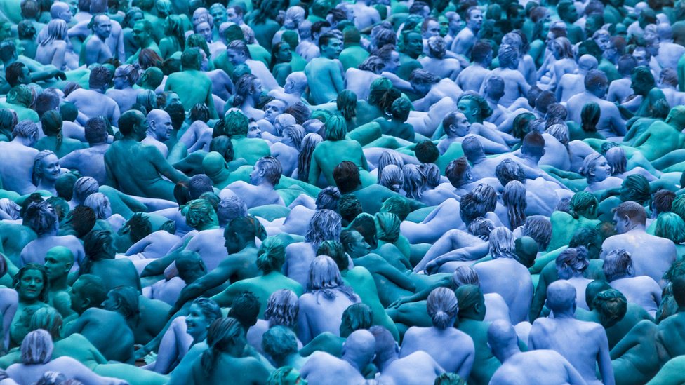 Thousands strip for Sea of Hull mass nude photograph