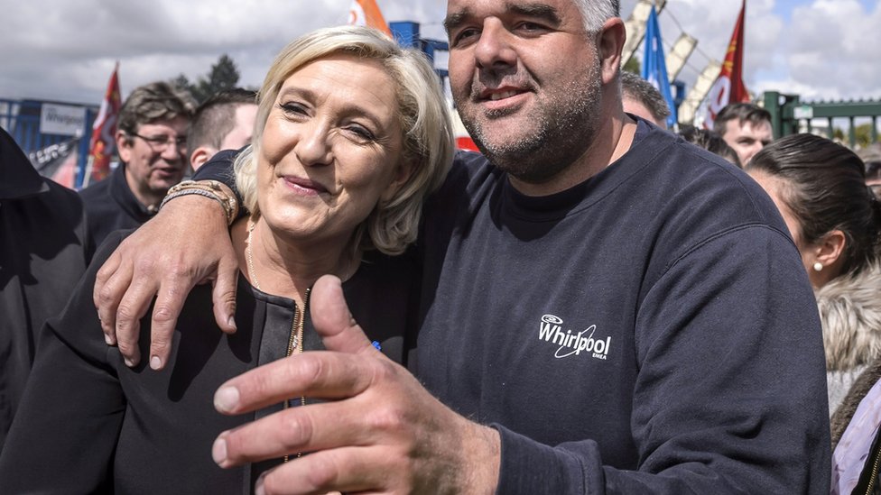 France election: Macron heckled by pro-Le Pen workers