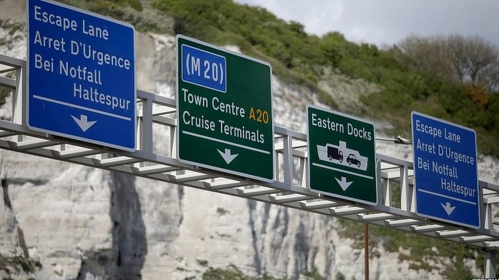 Brexit: Ministers meet over 'backstop' plans