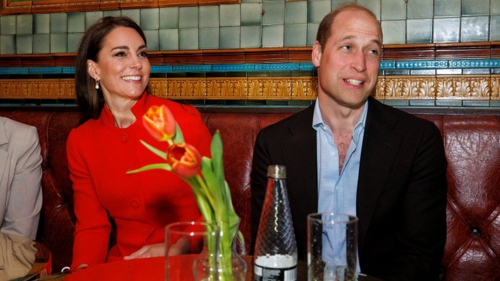 Prince William and Kate drop into a Soho pub