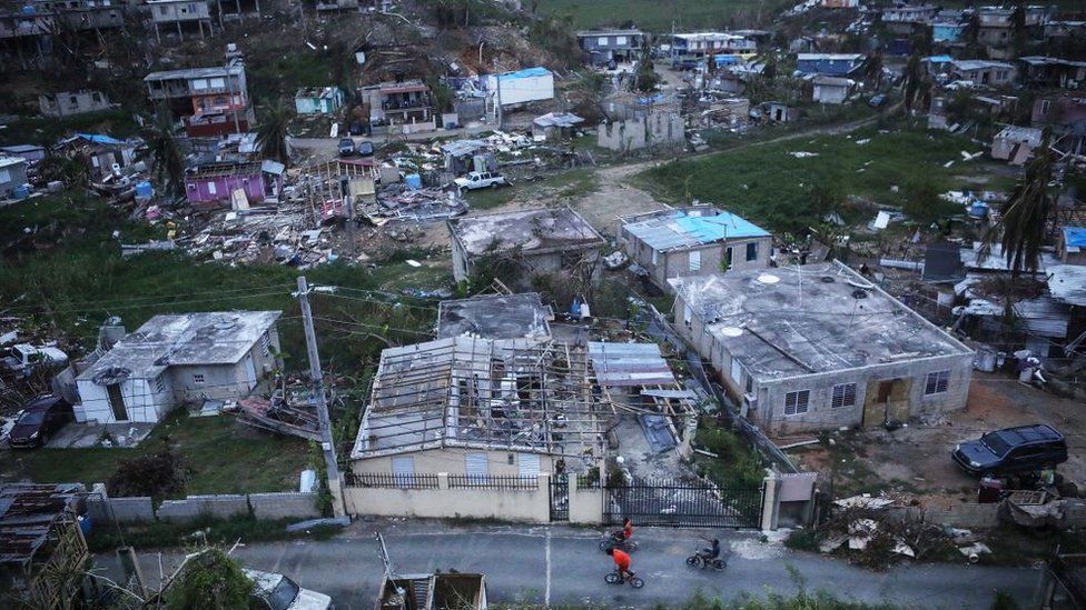 Semanas después del paso del huracán María, muchas localidades de Puerto Rico aún no tienen electricidad ni servicio de agua. San Isidro, Puerto Rico.
