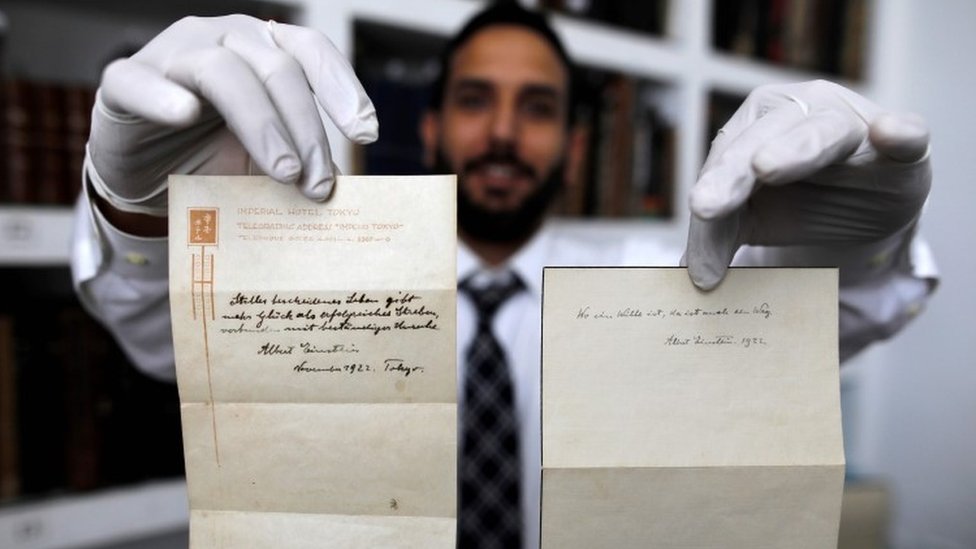 アインシュタインの相対性理論メモ、15億円で落札 科学文書では