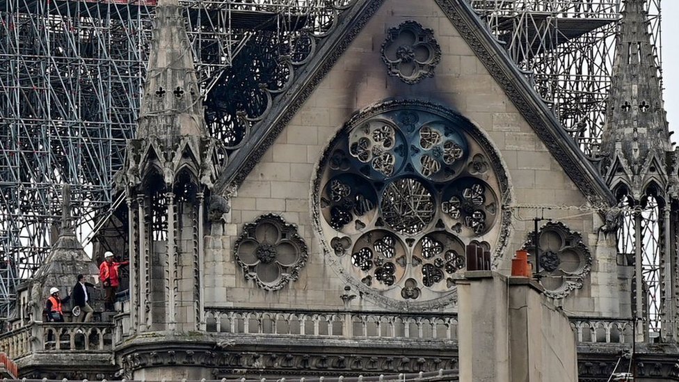 仏ノートルダム大聖堂の再建を再開 新型ウイルス流行で遅れ - BBCニュース