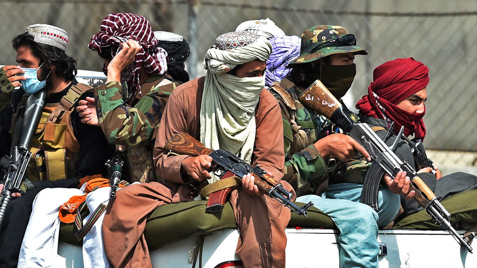 Filmlardagi yalangoch mashhur aktrisalar (video)