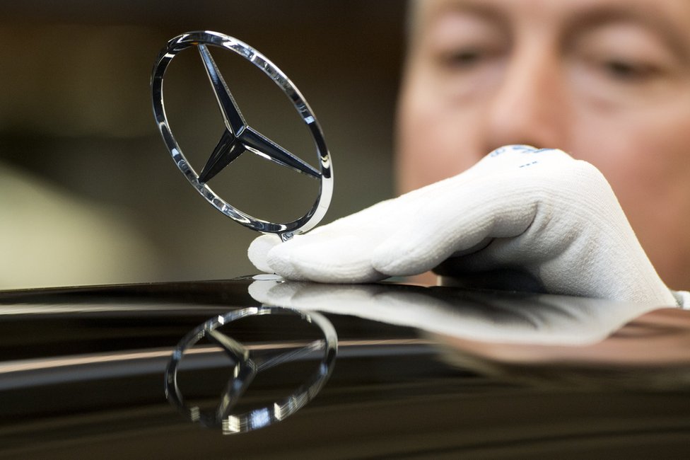 Símbolo de los autos Mercedes.