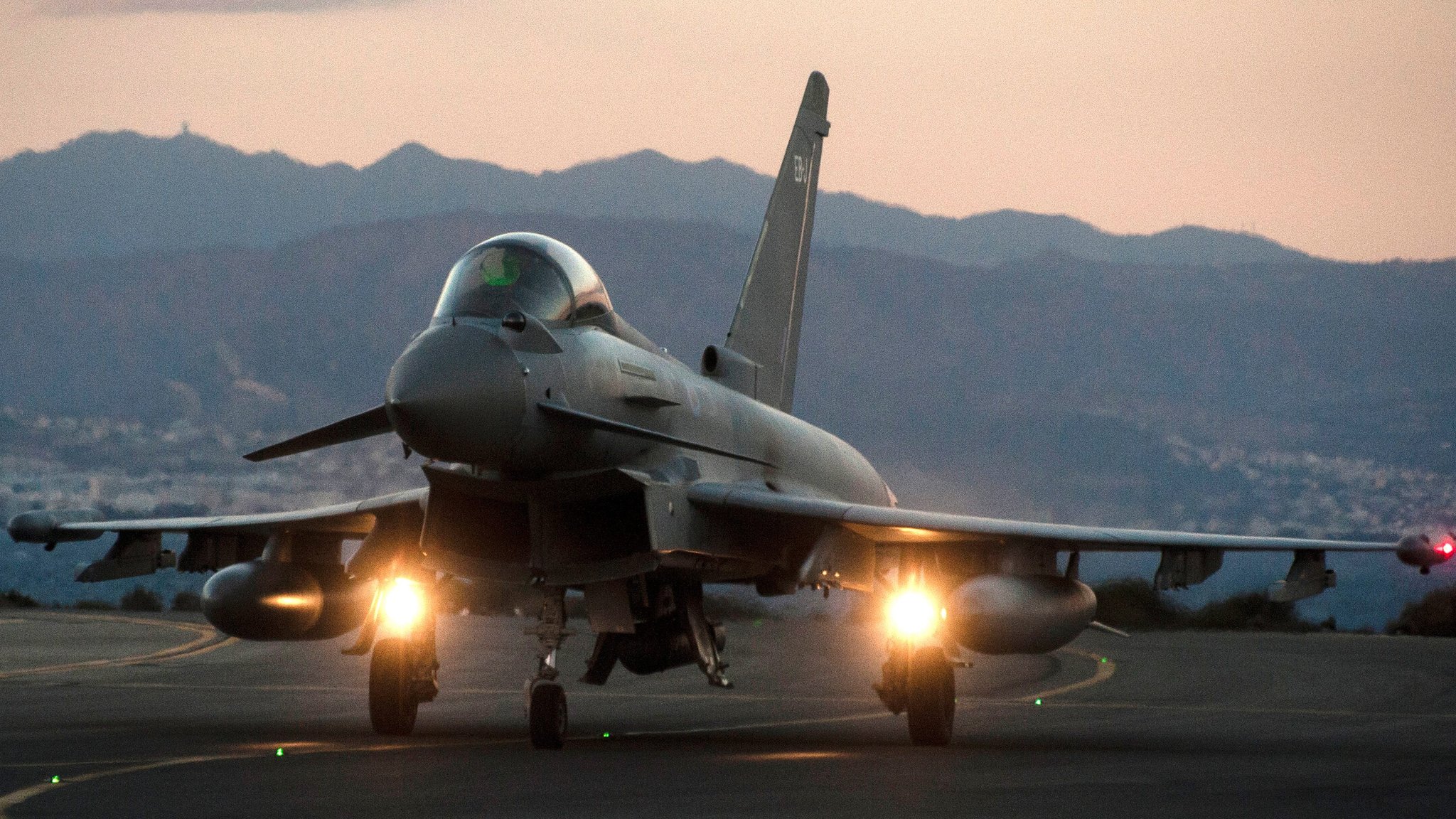 Qatar buys 24 Eurofighter