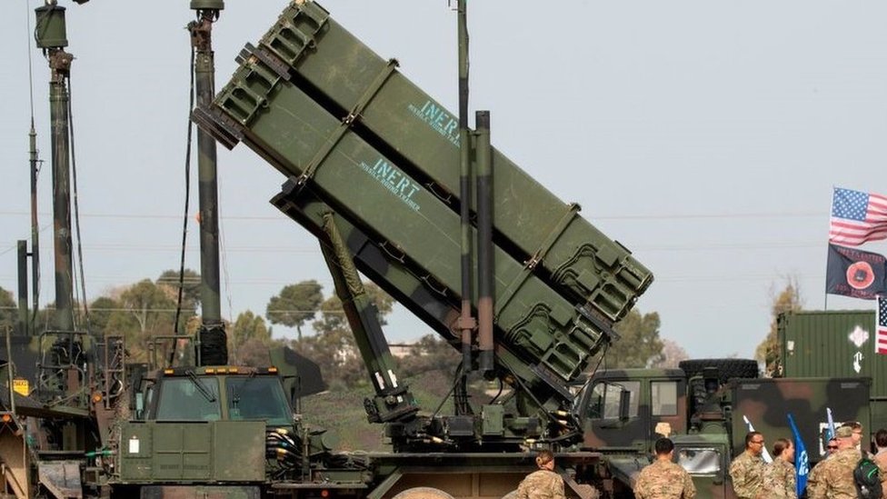 Guerra en Ucrania: cómo es el sofisticado sistema antimisiles Patriot que EE.UU. entregará a Zelensky - BBC News Mundo