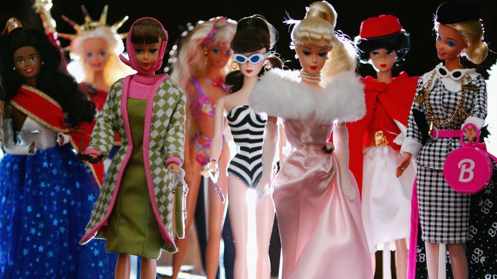 Comprar Boneca Barbie Fashionista vestido às riscas de Mattel