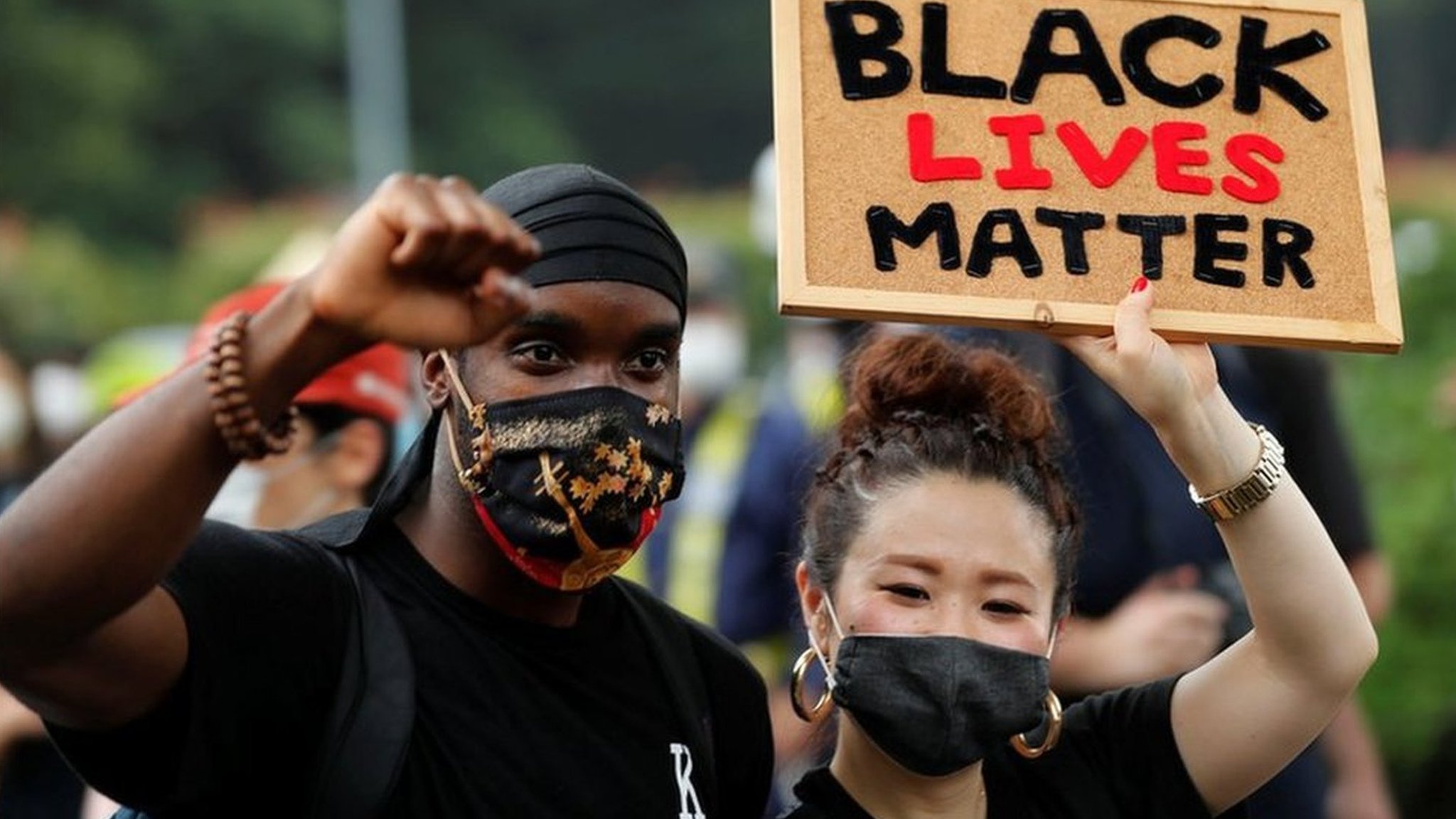 日本の人種差別問題、「Black Lives Matter」で浮き彫りに - BBCニュース
