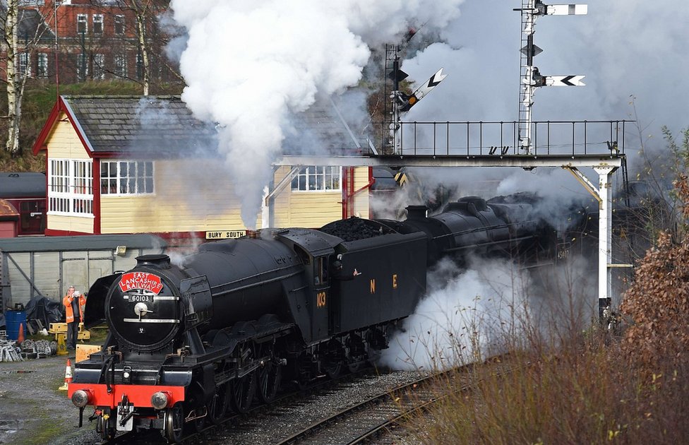 BBC News - In Pictures: Flying Scotsman returns to tracks for tests