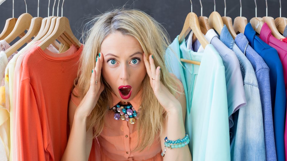 El precio de comprar ropa barata: ¿quién paga realmente la cuenta? - BBC  News Mundo