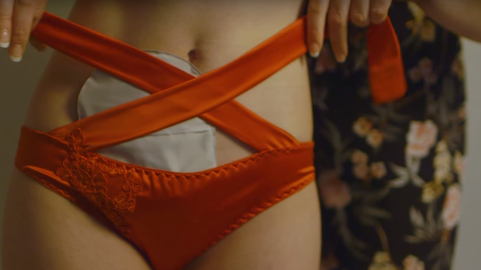 Modelo de lencería diseñado por Jasmine Stacey