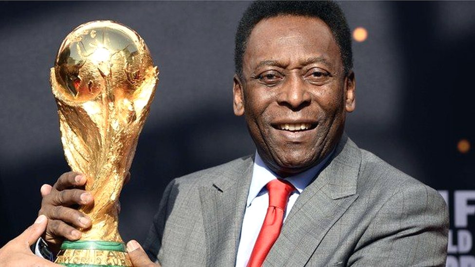 La légende Pelé &quot;gêné&quot; de quitter sa maison pour des raisons de santé - BBC  News Afrique